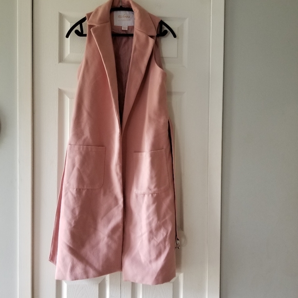 🧥REVAMPED PINK BELTED SLEEVESS LONG VEST. - Picture 1 of 11